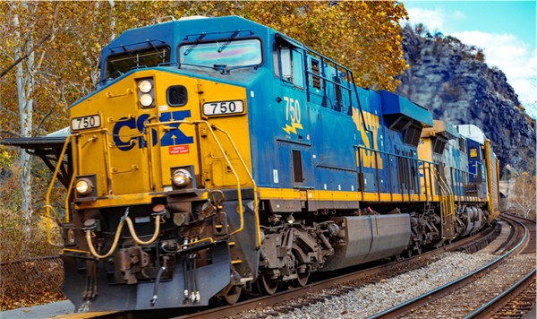 CSX train 600