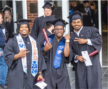 images3/NEWS_PICS/Graduates_UC_2024: https://www.clayconews.com/